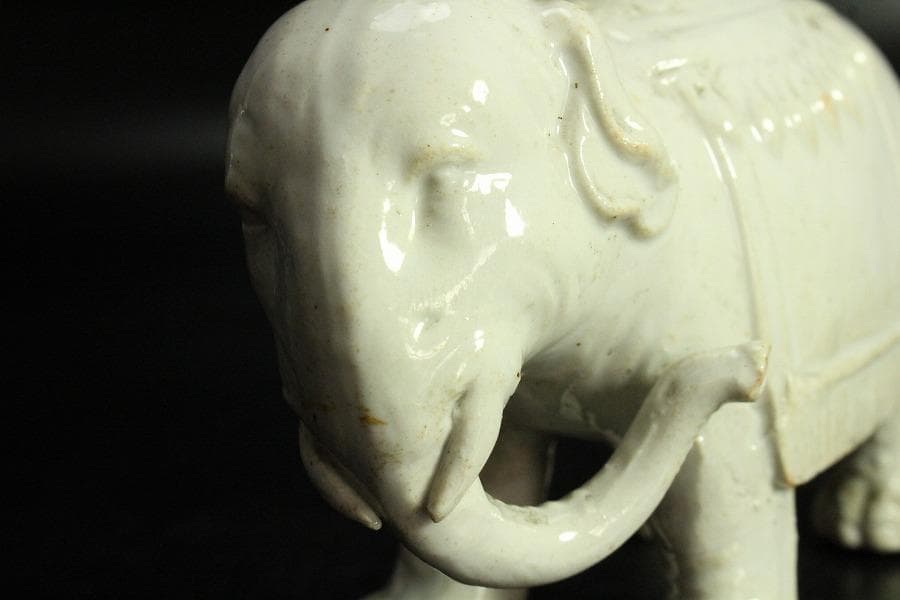 白磁 象乗 置物(K-LC875)