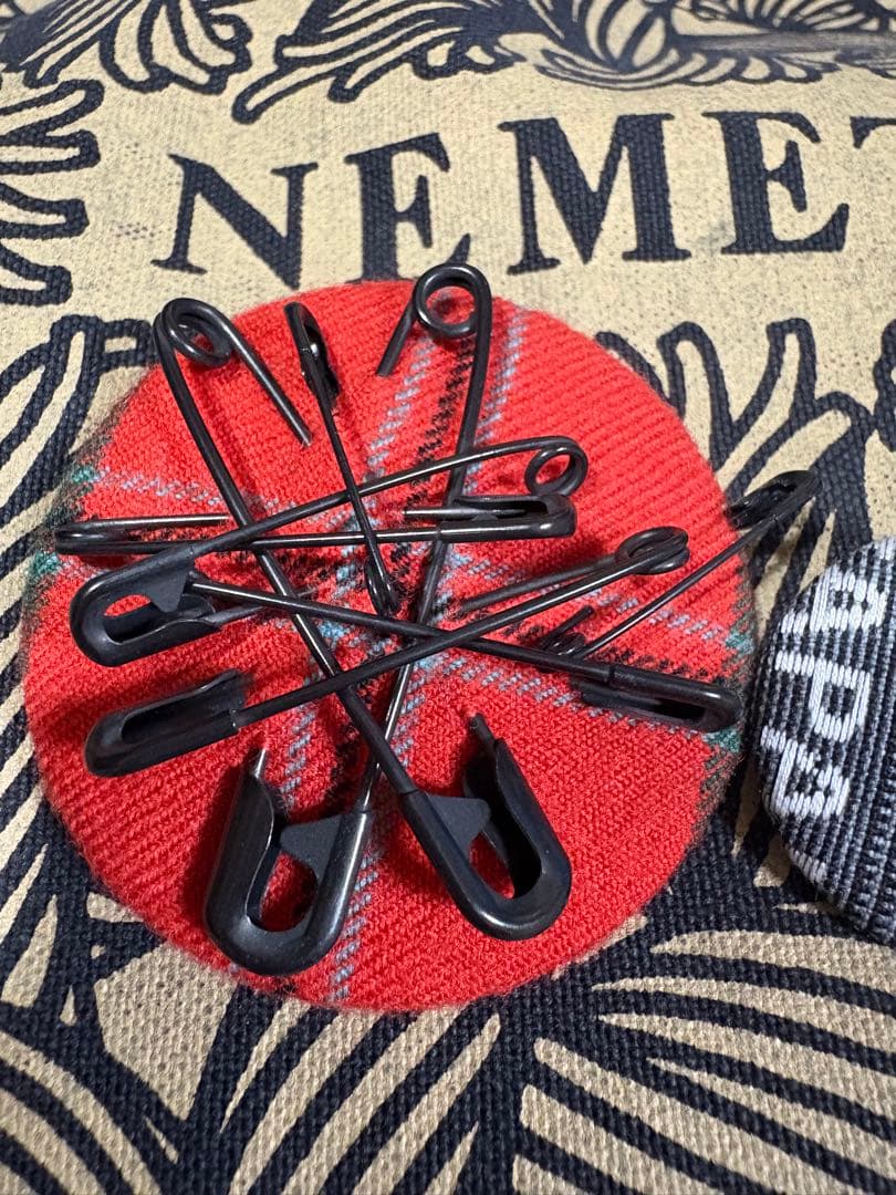 ネメス　缶バッジ