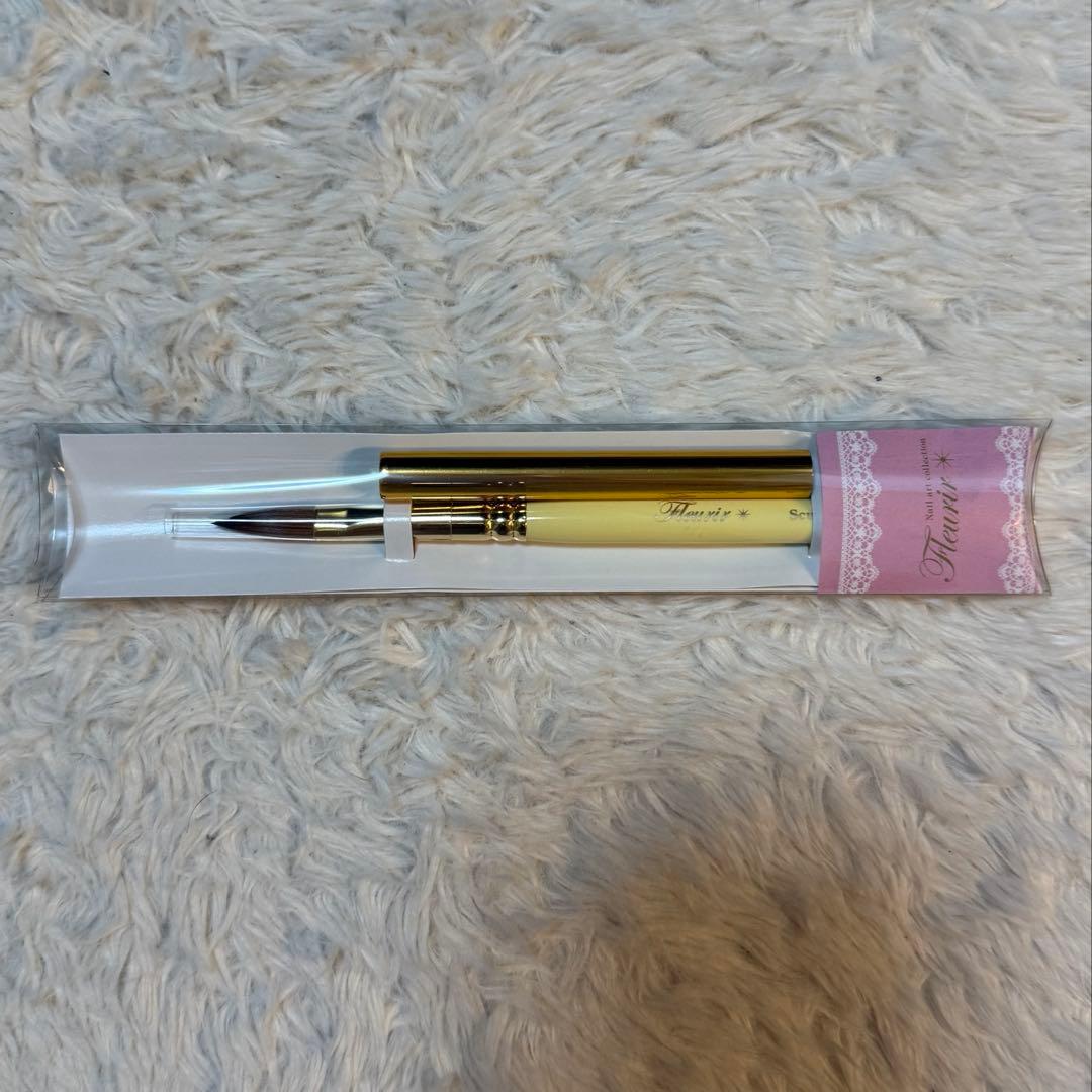 【最終値下げ】Fleurir⭐︎スカルプチュアブラシ　イエロー (キャップ付)