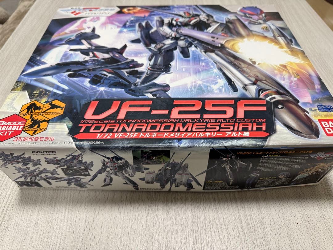 マクロス　1/72 VF-25F トルネードメサイアバルキリー アルト機未組立品