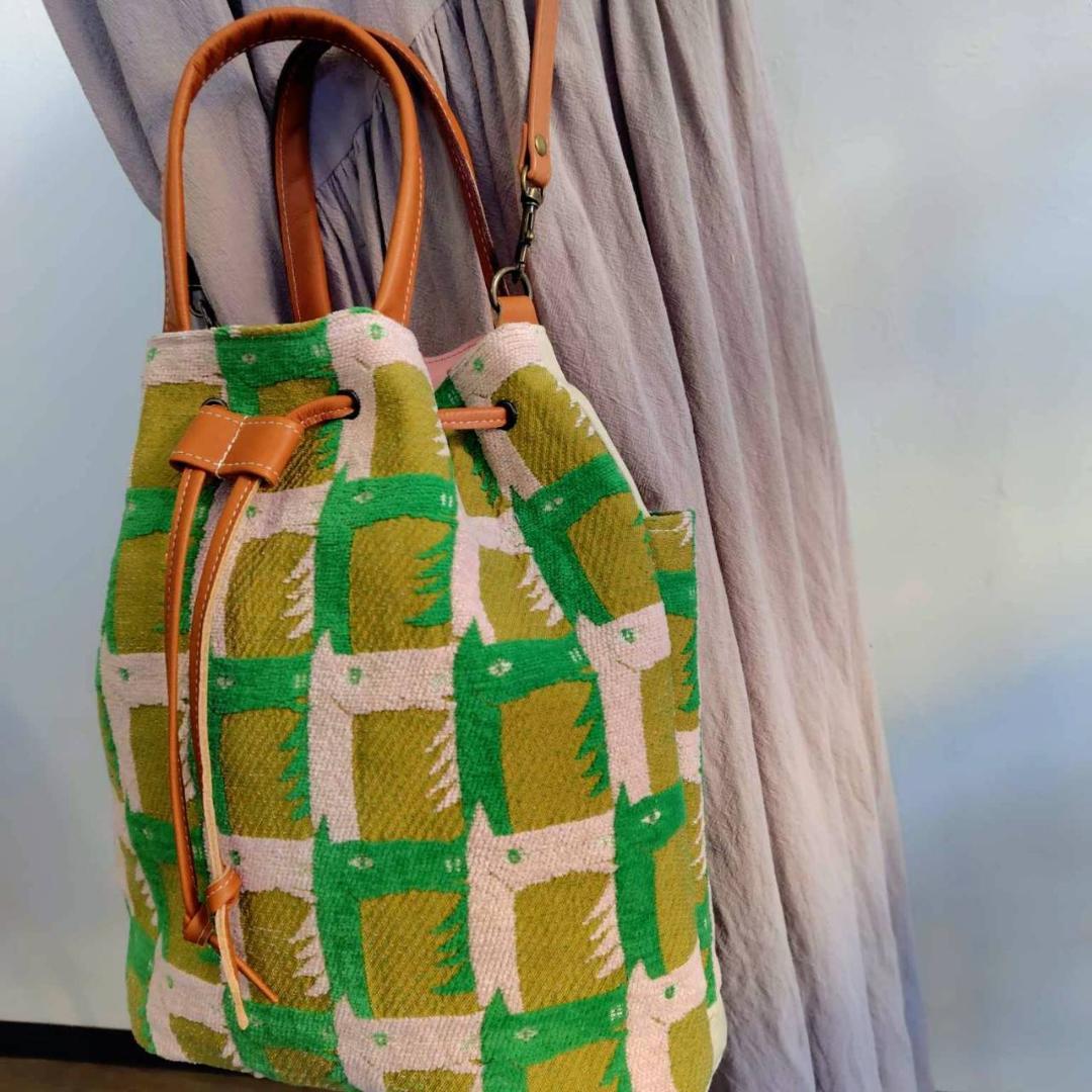 ミナペルホネン/thoroughbredサラブレットマスタード/巾着Lサイズショ