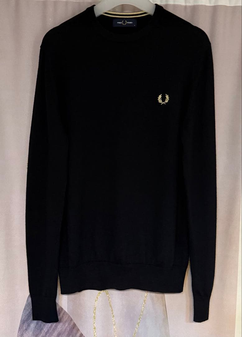 フレッドペリー ウールコットン ゴールド刺繍 クルーネックニット ブラック
