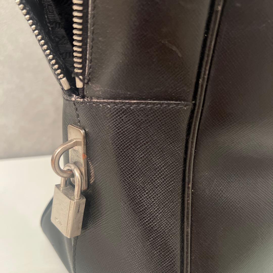 PRADA サフィアーノレザー　ブリーフケース　三角プレート