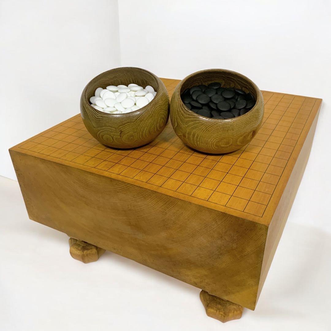 【送料込】高級 任天堂 極厚 約4.8寸 囲碁 本榧 目が繊細 ヘソ 脚付き