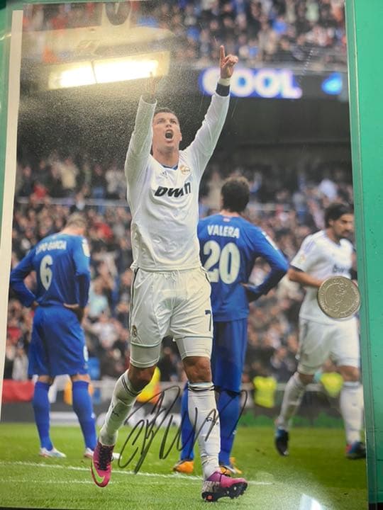 クリスティアーノロナウド　直筆サイン証明書付　縦30cm×横20cm