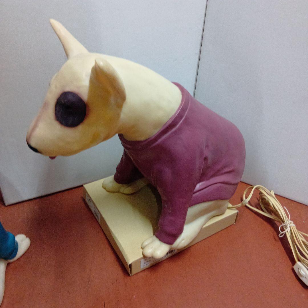 犬のフィギュア 紫色のセーター