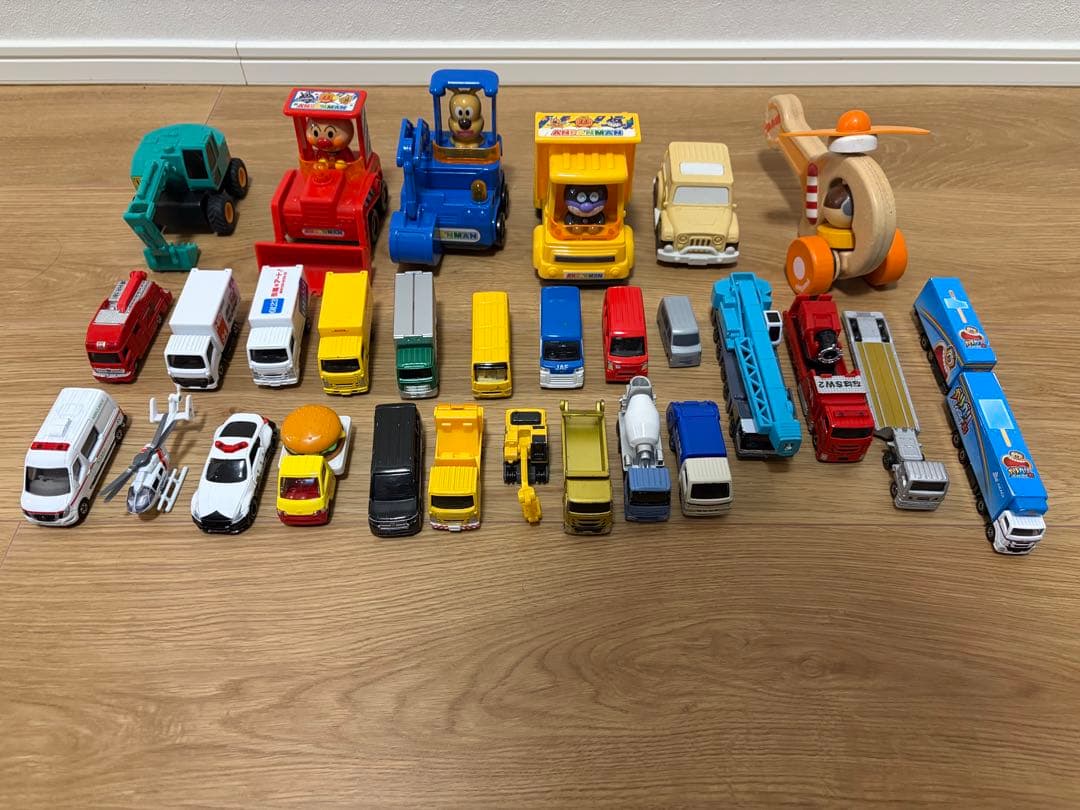 トミカ　アンパンマン　その他働く車　29点セット