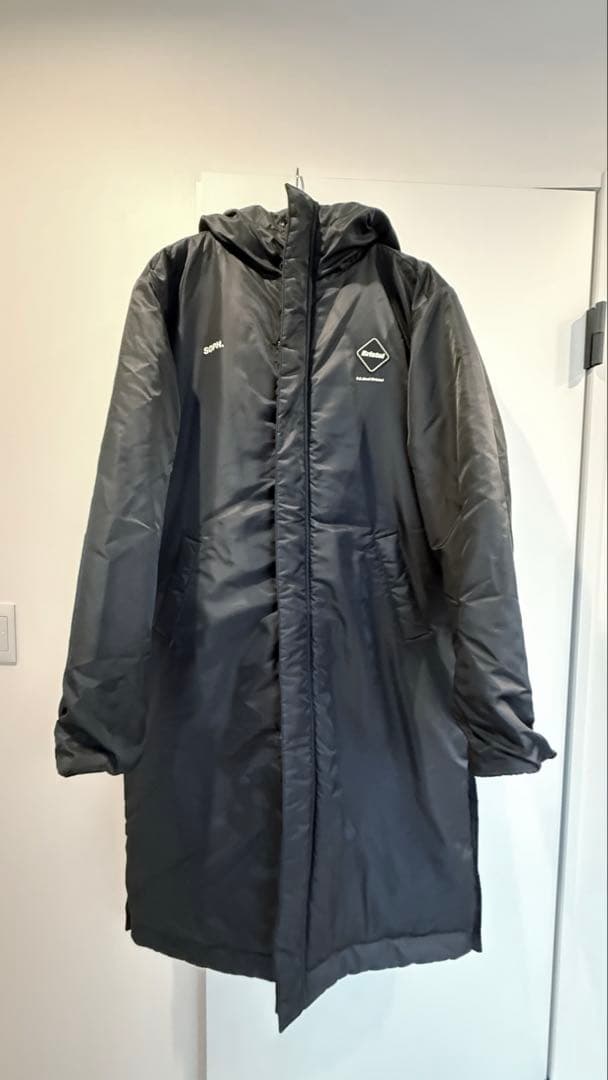 fcrb 「MAJESTIC BENCH COAT」ブラック　ベンチコート