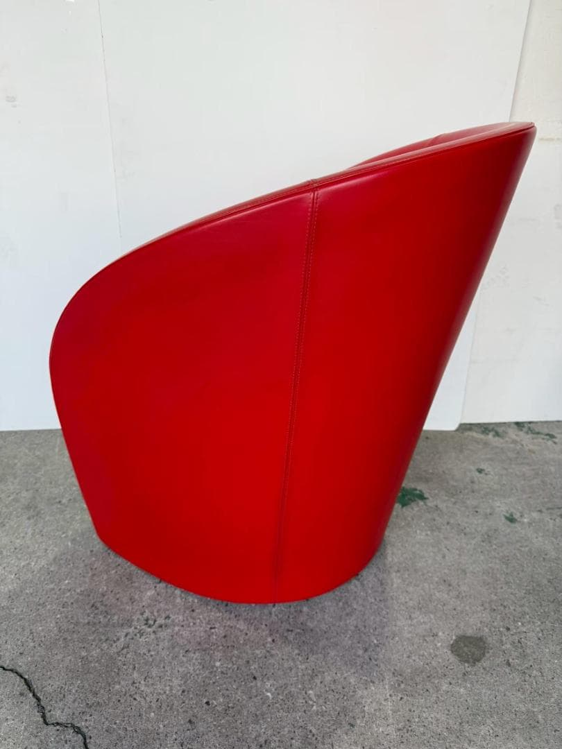 Poltrona Frau インターヴィスタ ラウンドチェア 赤