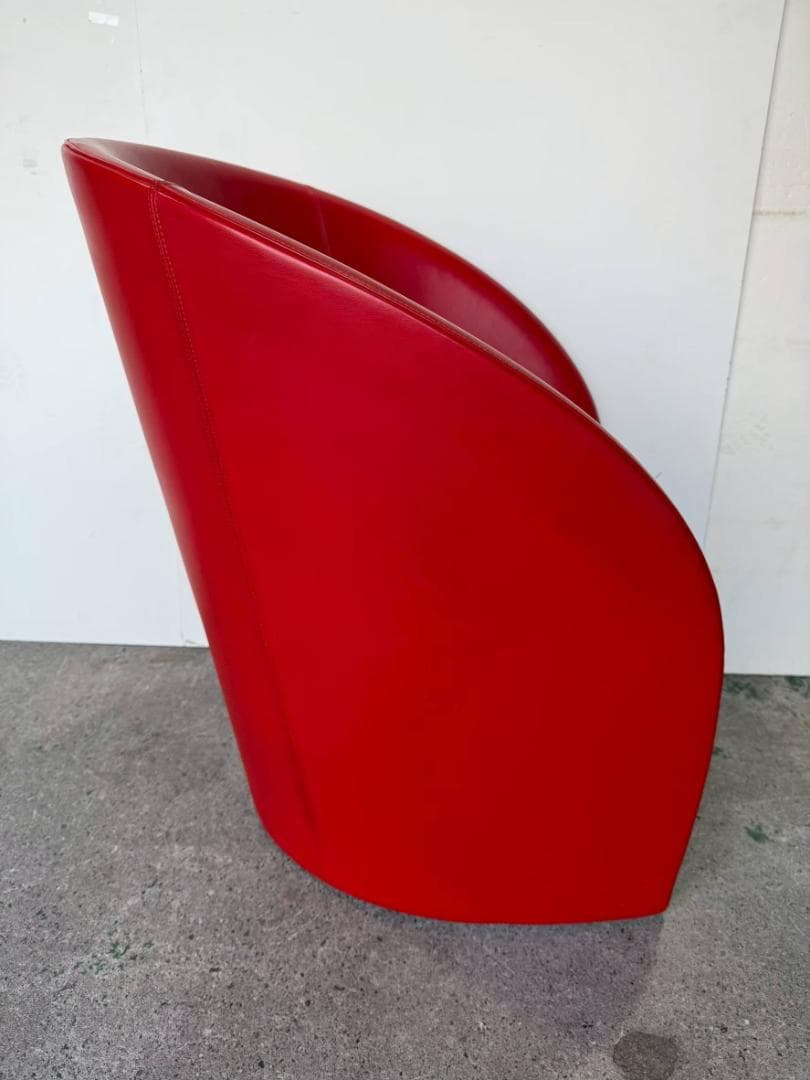 Poltrona Frau インターヴィスタ ラウンドチェア 赤