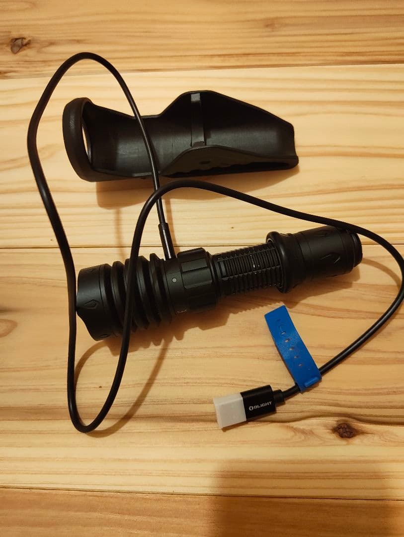 OLIGHT WARRIOR X 4　懐中電灯 高輝度LED