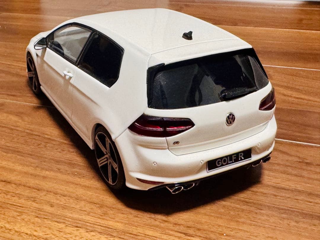 【VW Golf R】 Otto モデルカー 1/18