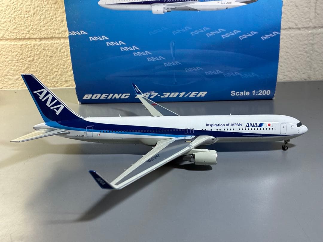 航空機・ヘリコプター Jcwings ANA Boeing767-300ER w 1/200