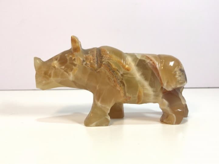 南アフリカ発 鉱石で出来た貴重なサイの置物 60～70年代