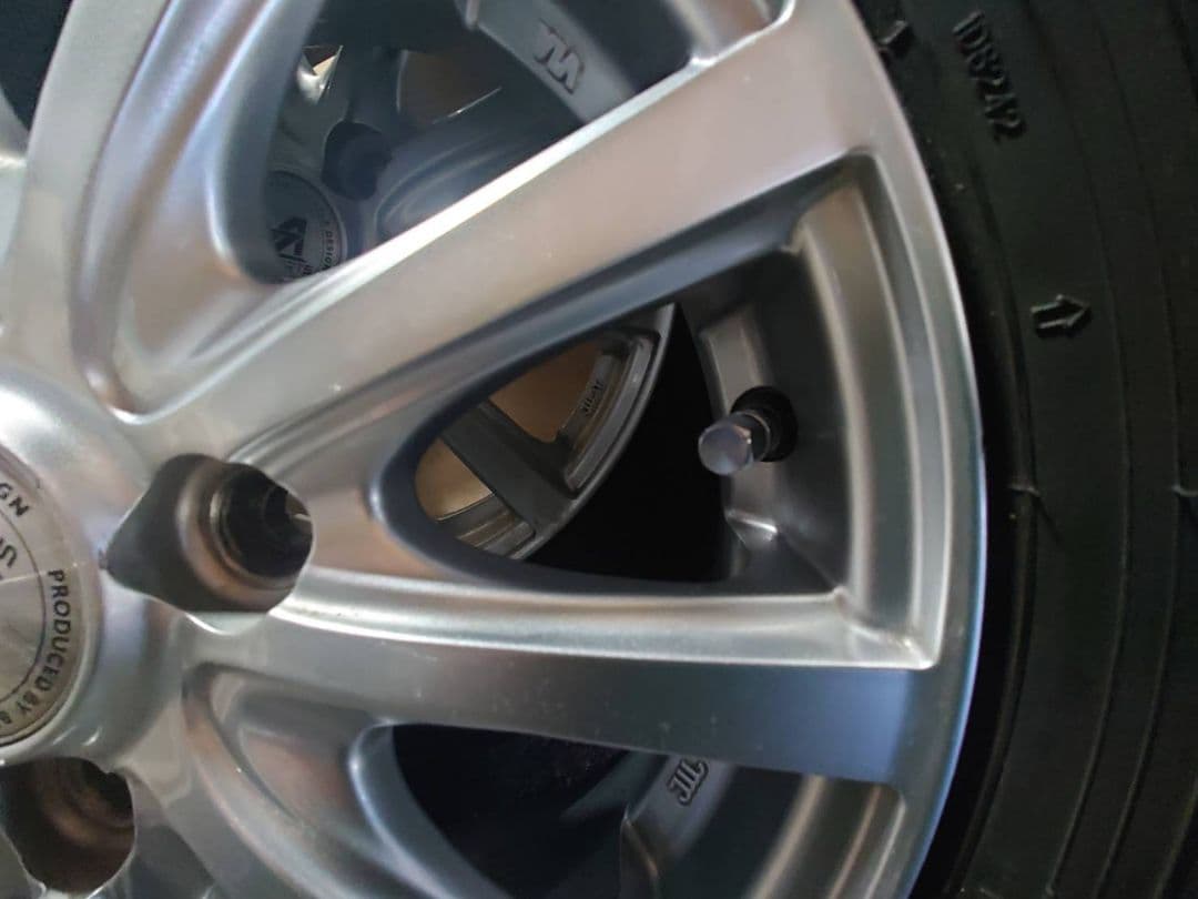 ②スタットレスタイヤ…AZ SPORTS 13インチ ホイールセット