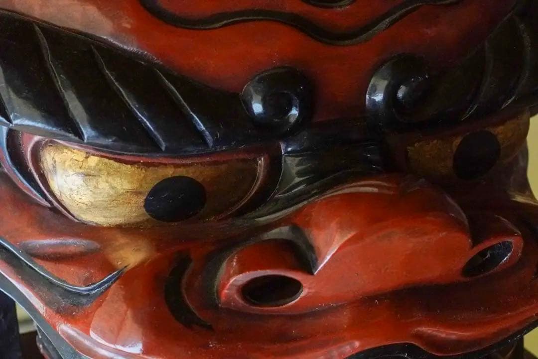 み*く様 【獅子頭　漆塗り・金箔貼り】木彫　彫刻　獅子舞　民藝　骨董品　時代物
