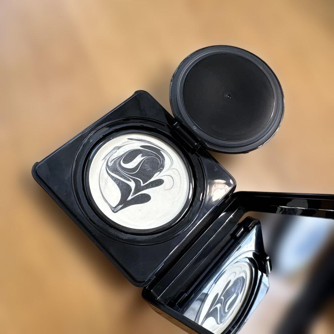 GIVENCHY ソワンノワールUVコンパクト