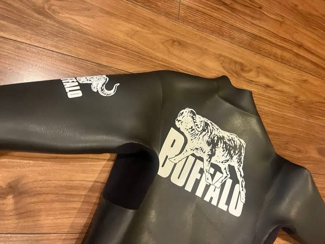 BUFFALO ウェットスーツ タッパー