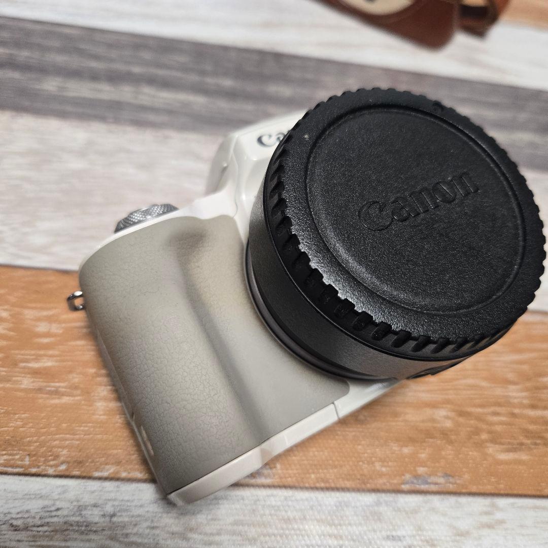 Canon EOS Kiss M ホワイト ジャケット・ストラップ・アダプター付