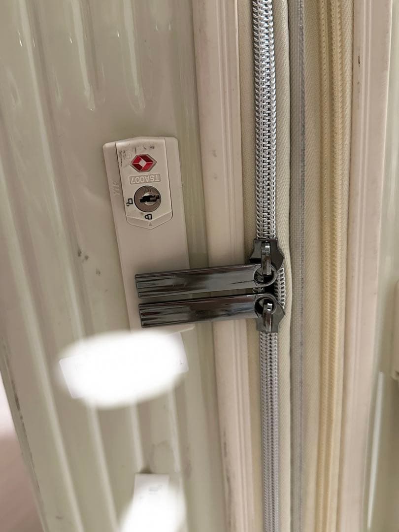 白色スーツケース拡張ファスナー付／鍵2本付属（公開は12/16まで）