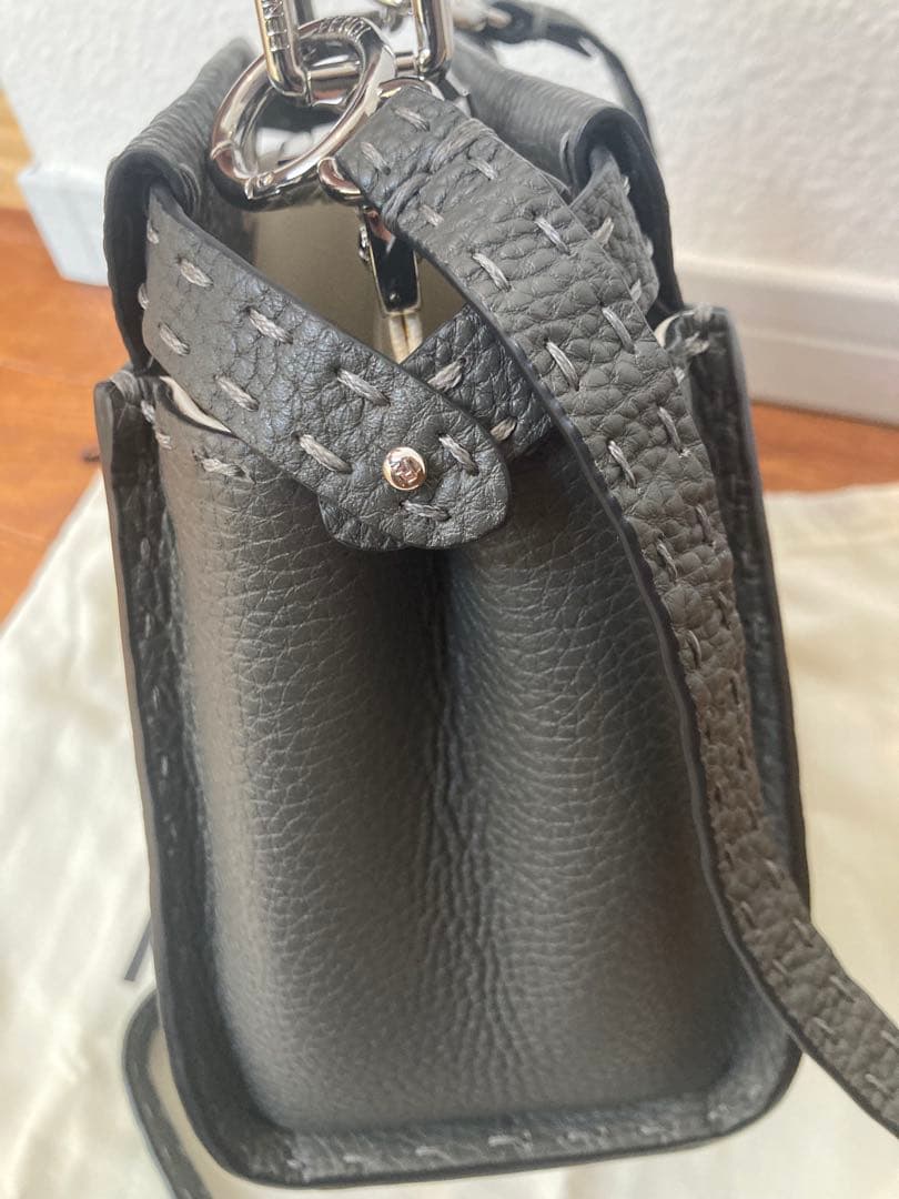 フェンディ FENDI ミニ ピーカブー セレリア グレー