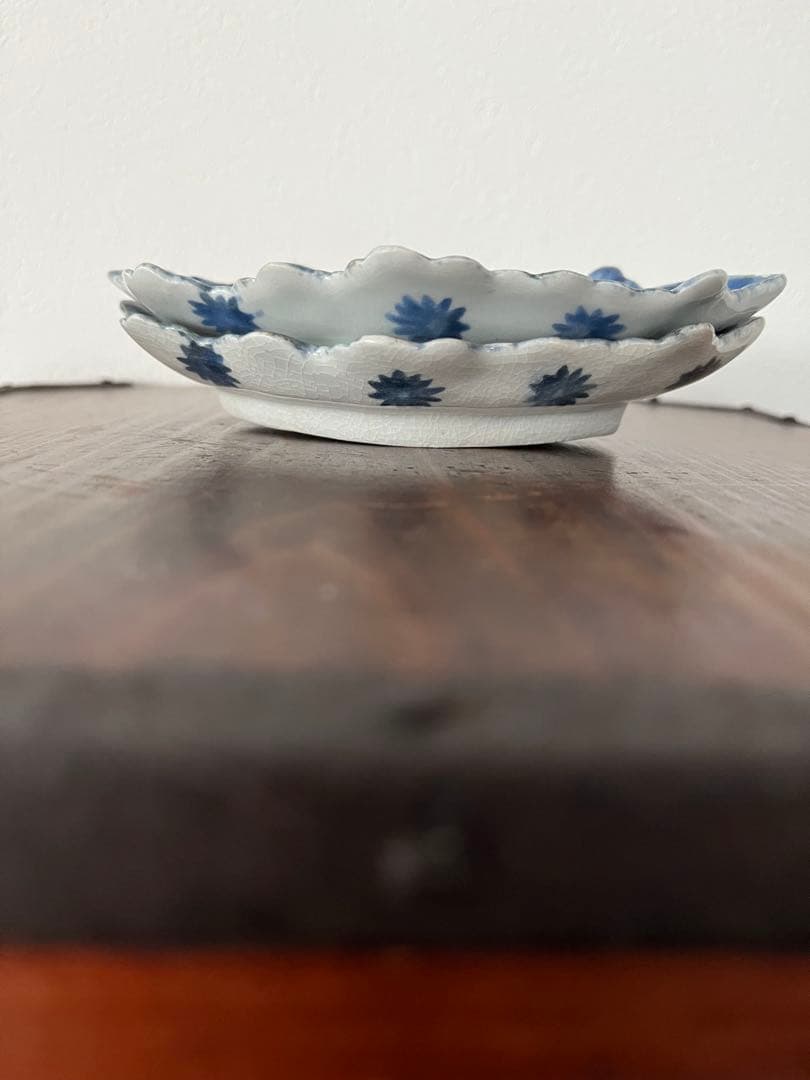 江戸初期中期　藍九谷　古伊万里　染付　花形　変形豆皿　こんにゃく印判　陽刻無傷