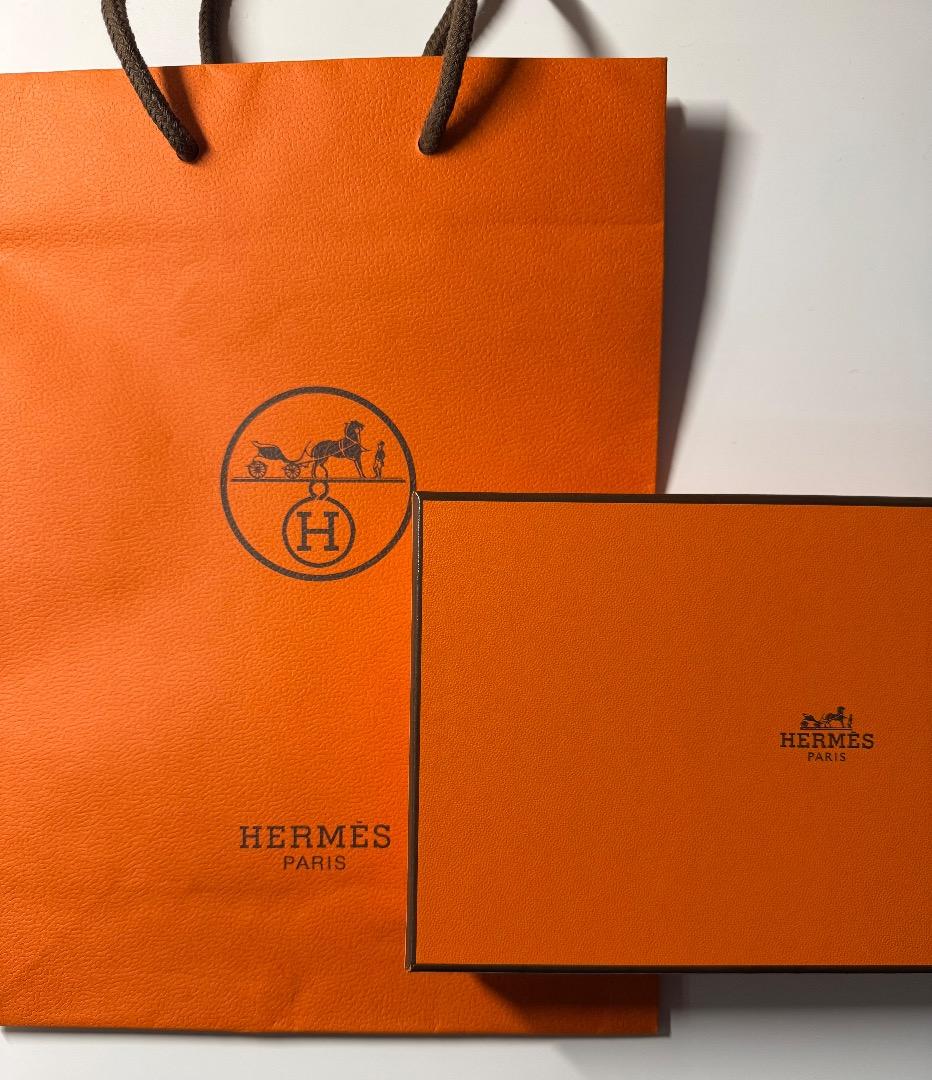 新品・未使用・希少【HERMES エルメス高級シルク製アイマスク＆専用ポーチ】