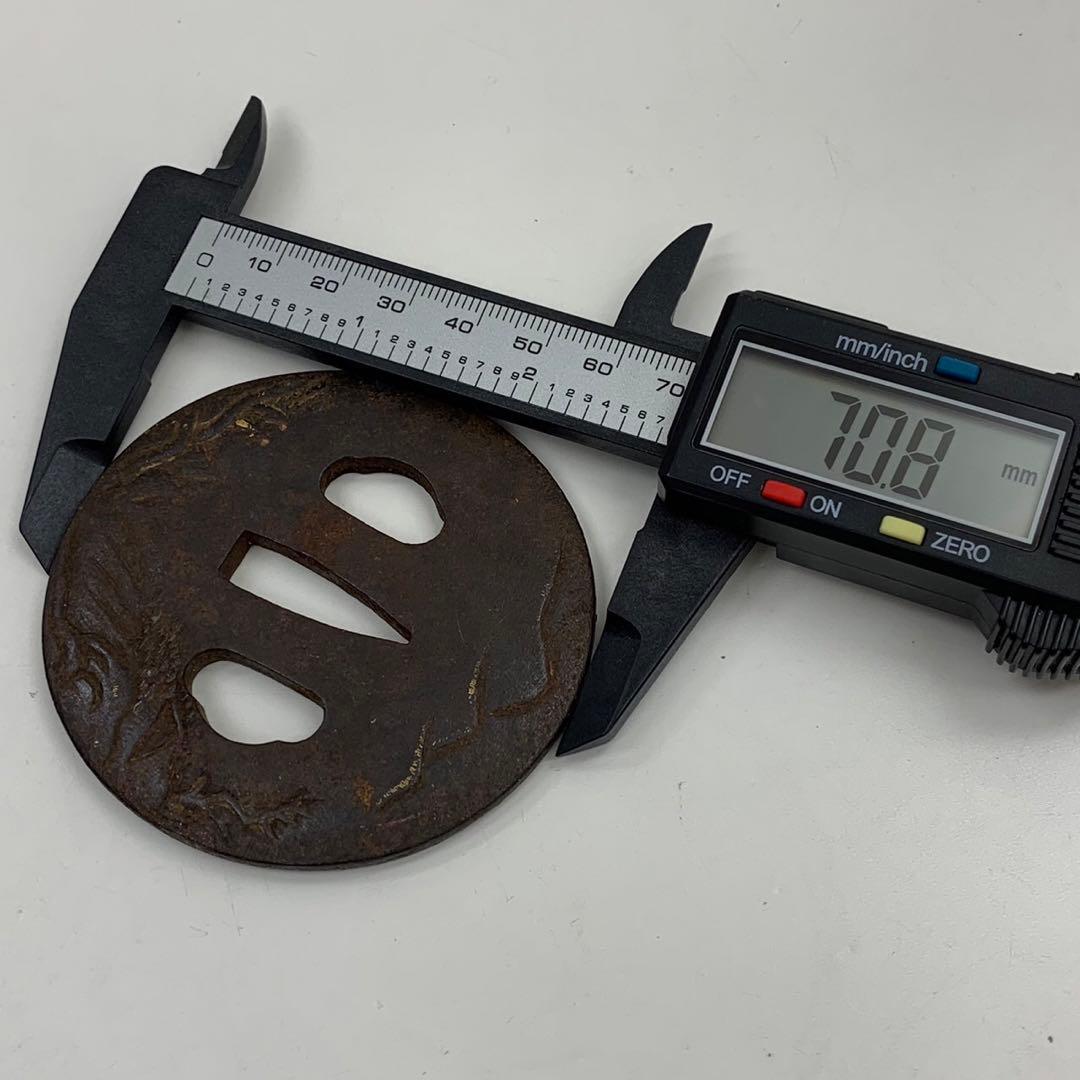 刀鍔 金象嵌 金彩 刀装具 鉄鍔 山水家人図 時代物