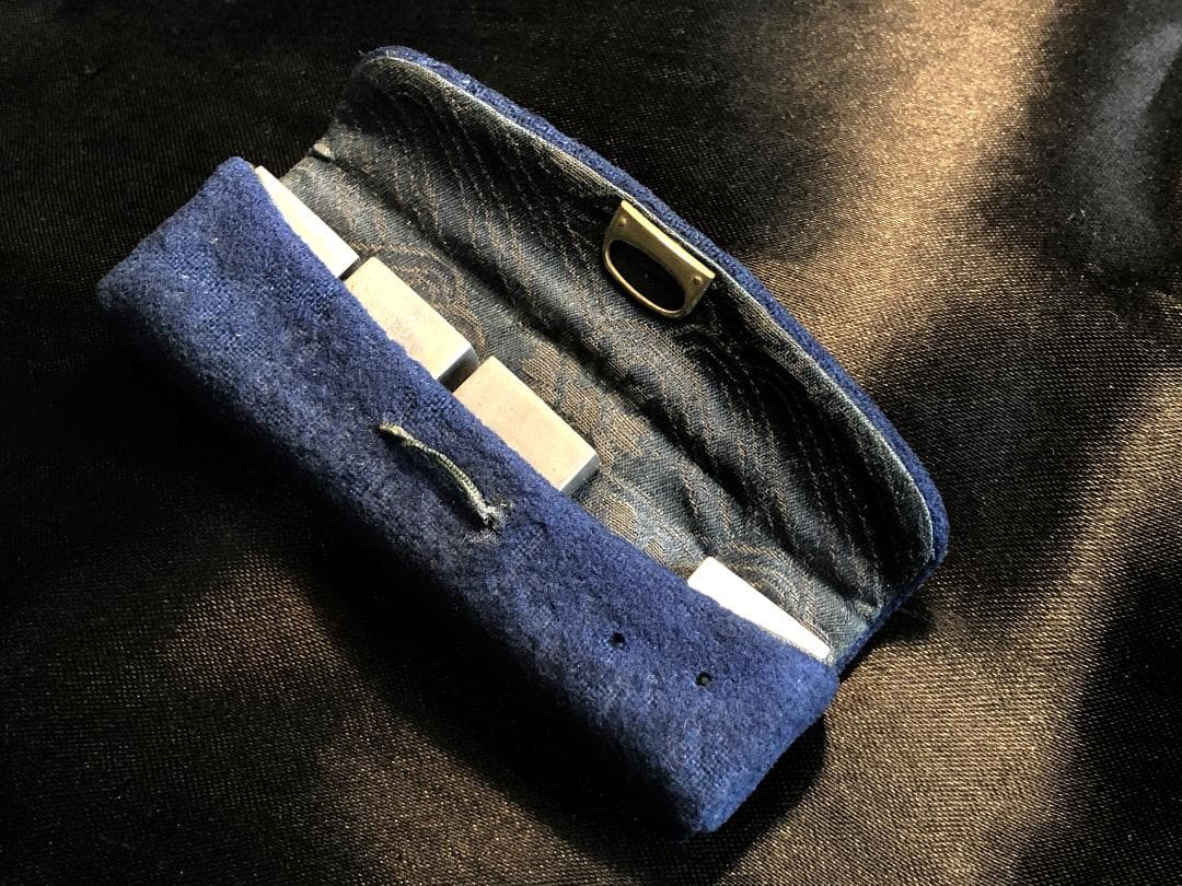 【 彫金小箱 江戸金工 】　ニッケル豆箱　手造　ケース付