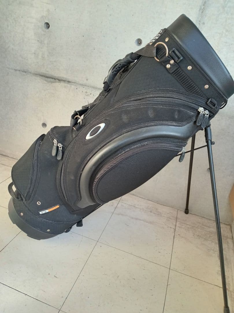 【黒麺】Oakleyキャディバッグ スタンド付き　ブラック