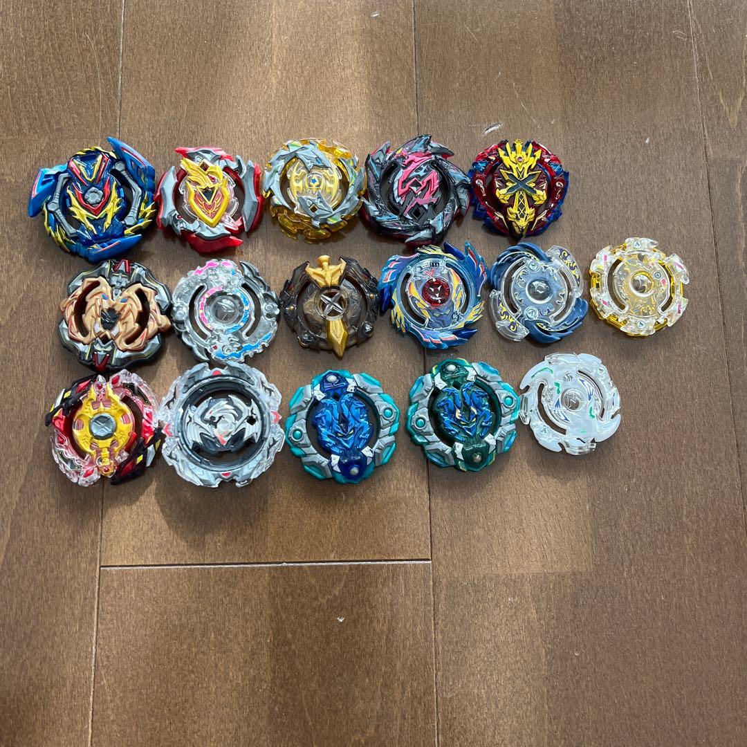 ベイブレード16個ランチャー3個ヘルサラマンダー、フェニックス付き