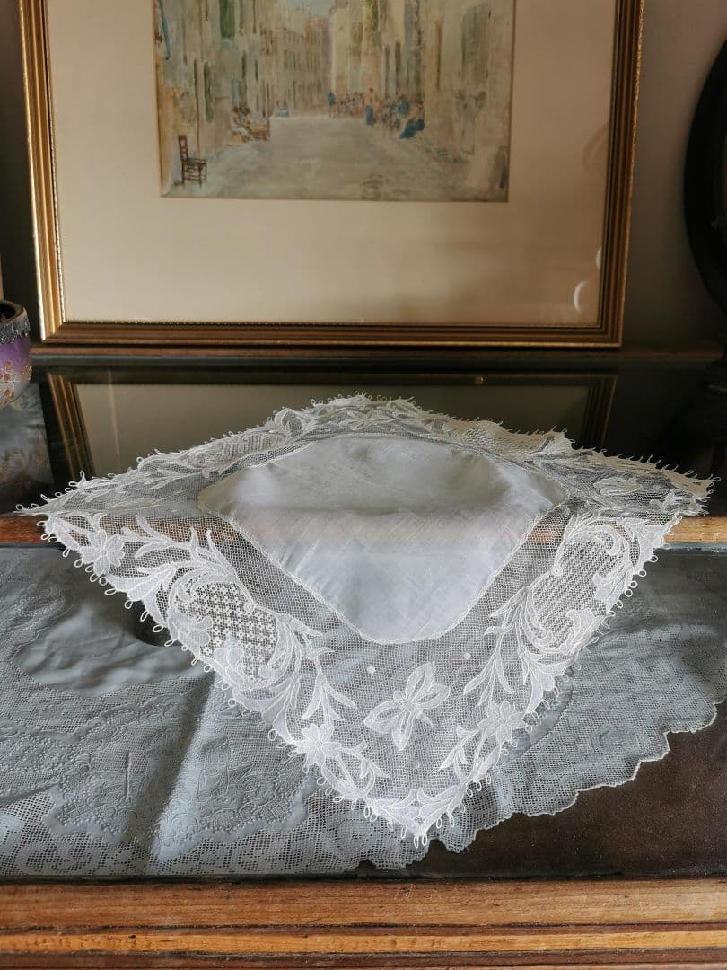 アンティーク キャリックマクロスレース バタフライと花 チュール ハンカチクロス