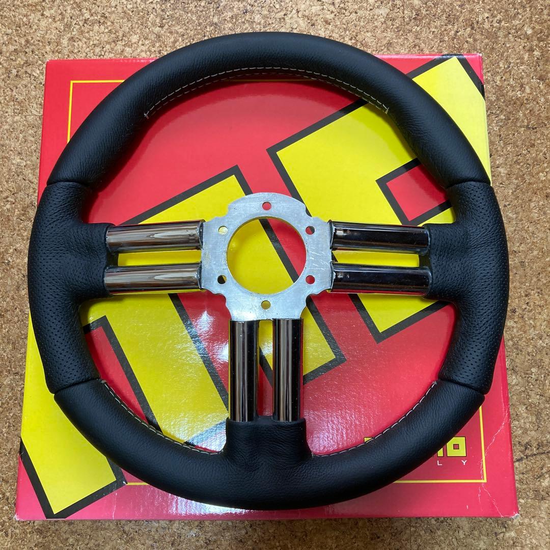 MOMO ステアリング 黒 3本スポーク