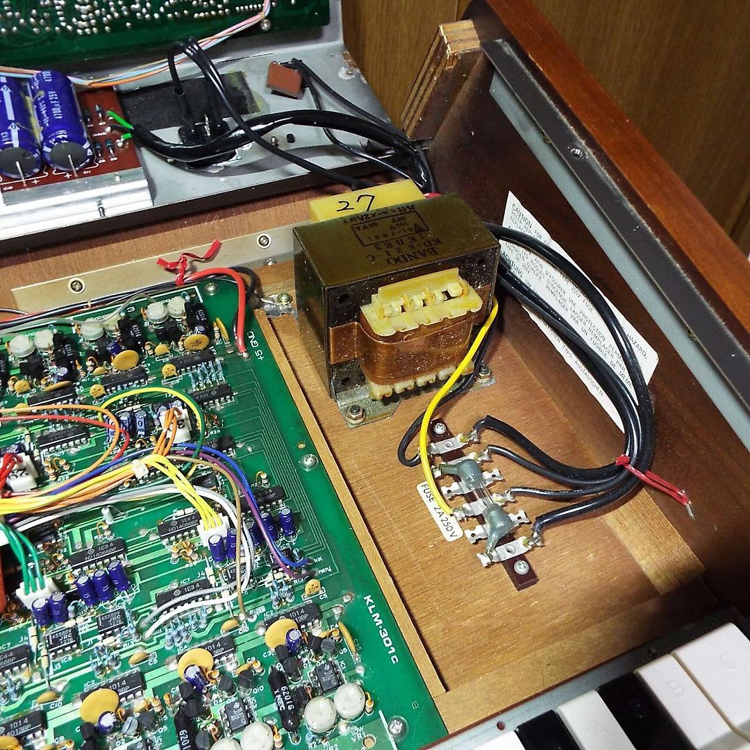 超貴重_美品_電源入らず_KORG TRIDENT 純正アルミフライトケース付