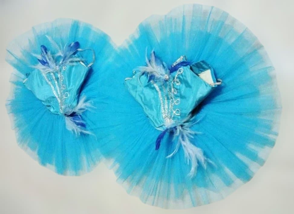 バレエ　水色 クラシックチュチュ シルビア製　小学中学年　2着　髪飾り、袖付