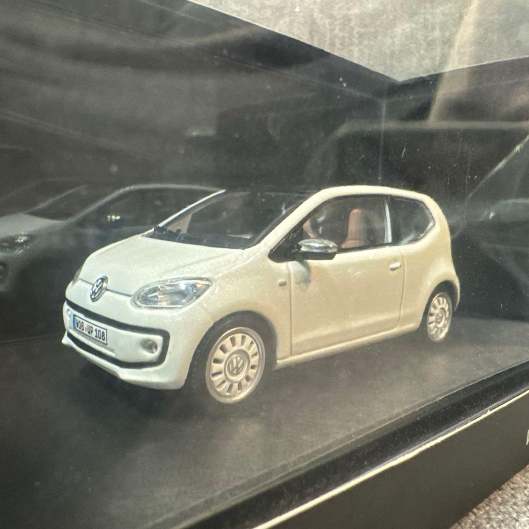 Volkswagen white up! ミニカー 1:43