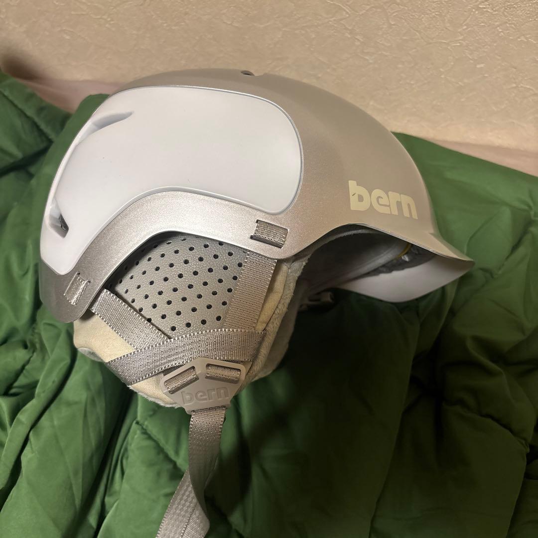 bern ヘルメット ホワイト/シルバー L