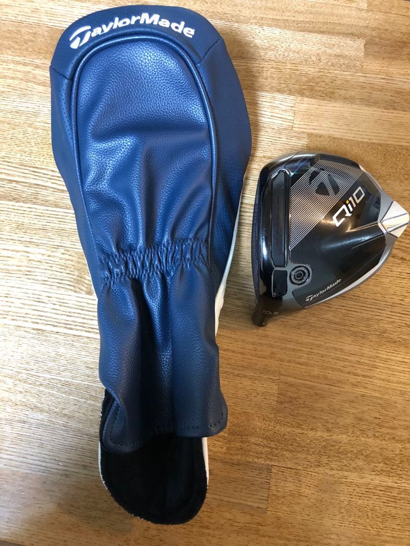 左）TaylorMade Qi10 10.5ドライバーヘッド＋ヘッドカバー付き