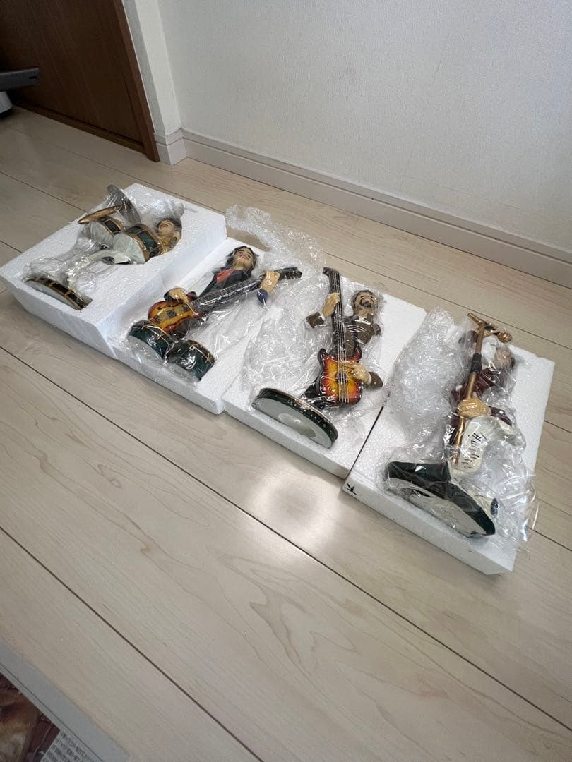 値下げしました‼️ビートルズ風Beatlesフィギュア人形置物スタチュー箱付き