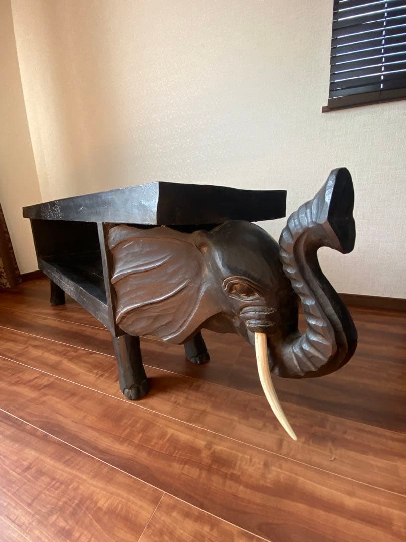 象の形の木製テレビ台