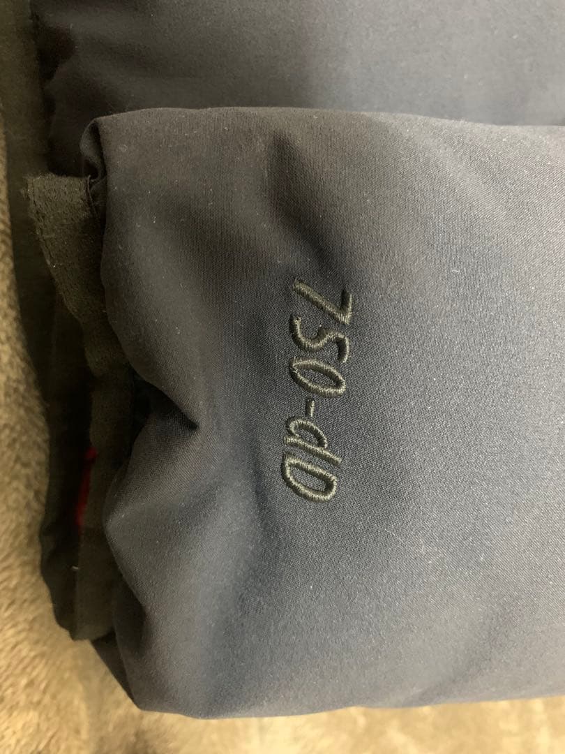 ジ*ン様 Marmot フード付きダウンジャケット 黒×赤