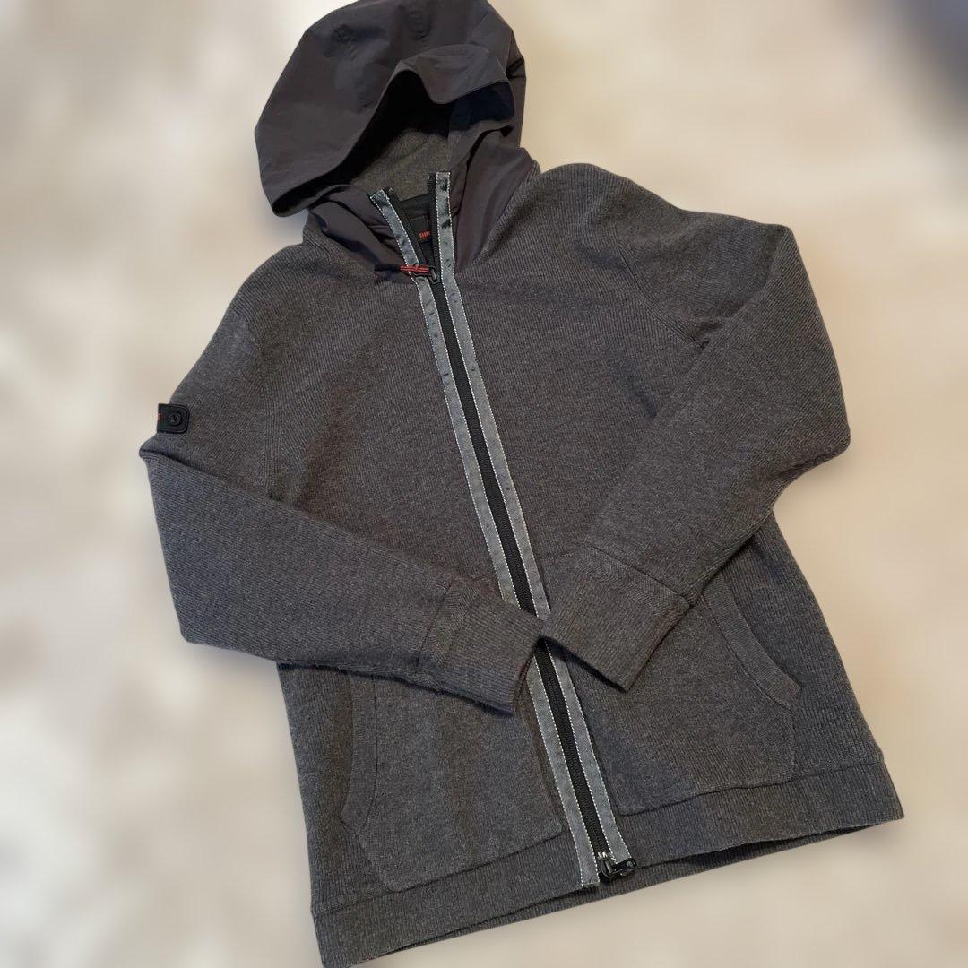 ブリーフィングフード付きセーター