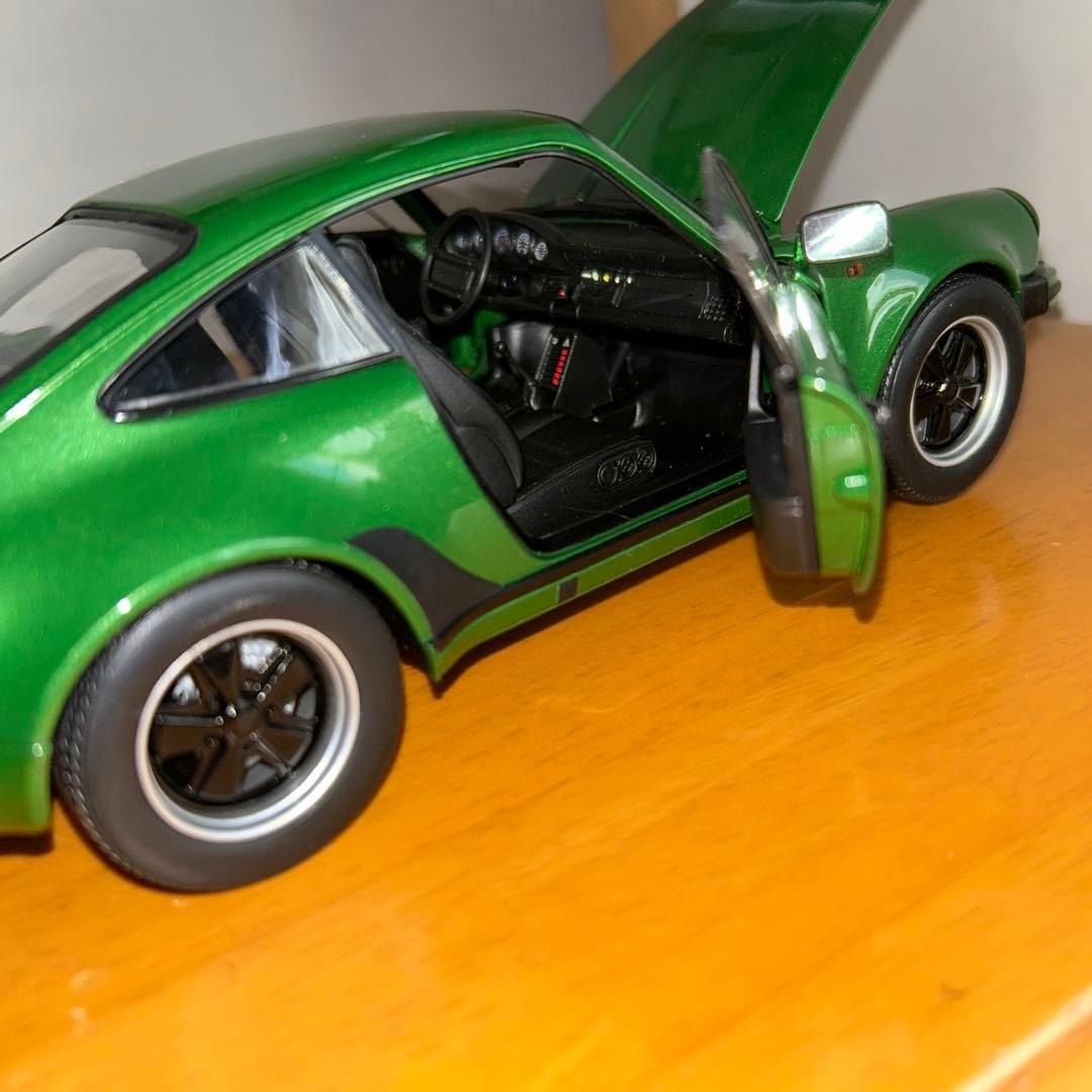 1/18ノレブ　ポルシェ911ダーボー