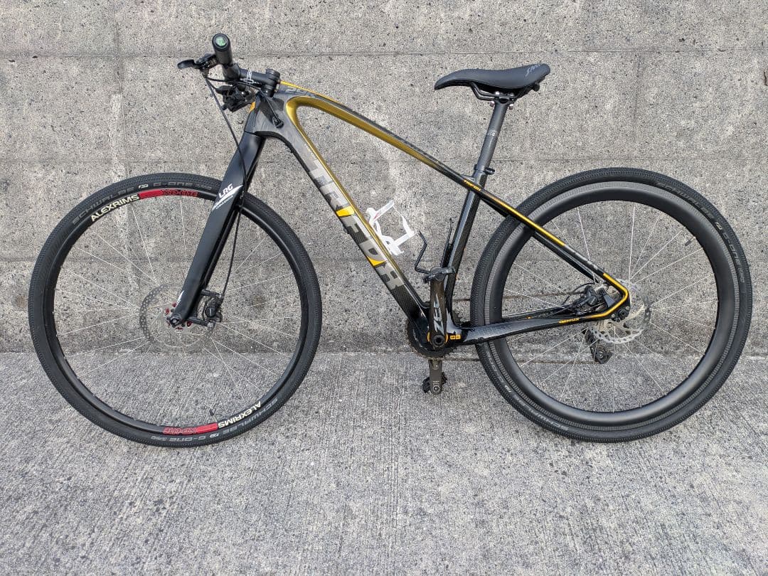 ＴＲＩ FOX カーボンフレーム 29インチ MTB