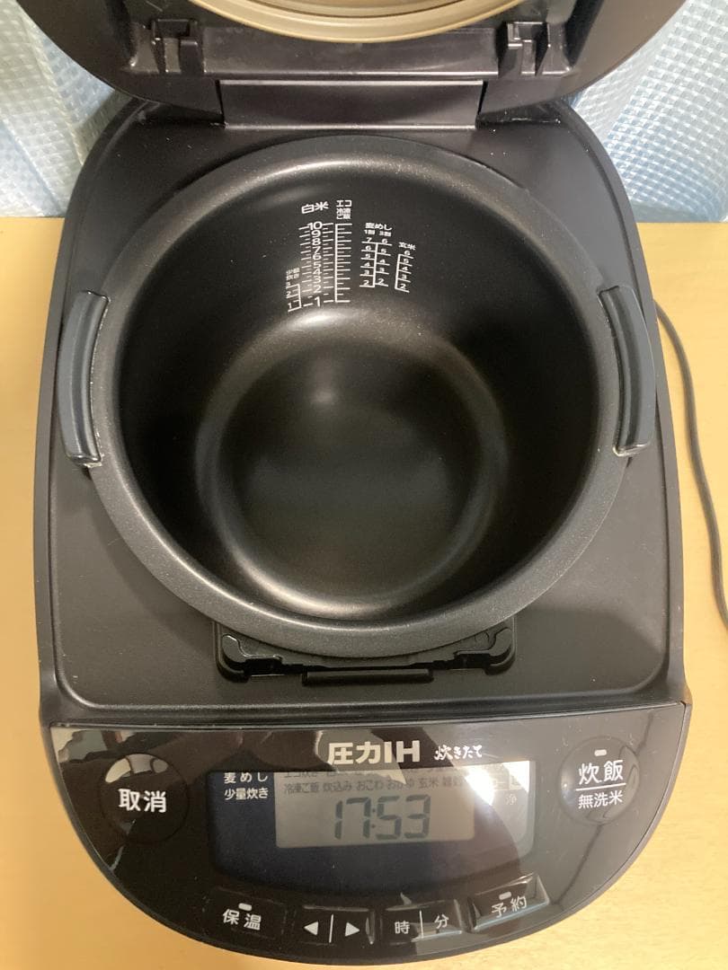 2023年製 タイガー JPV-C180 圧力IH炊飯器 10合炊き