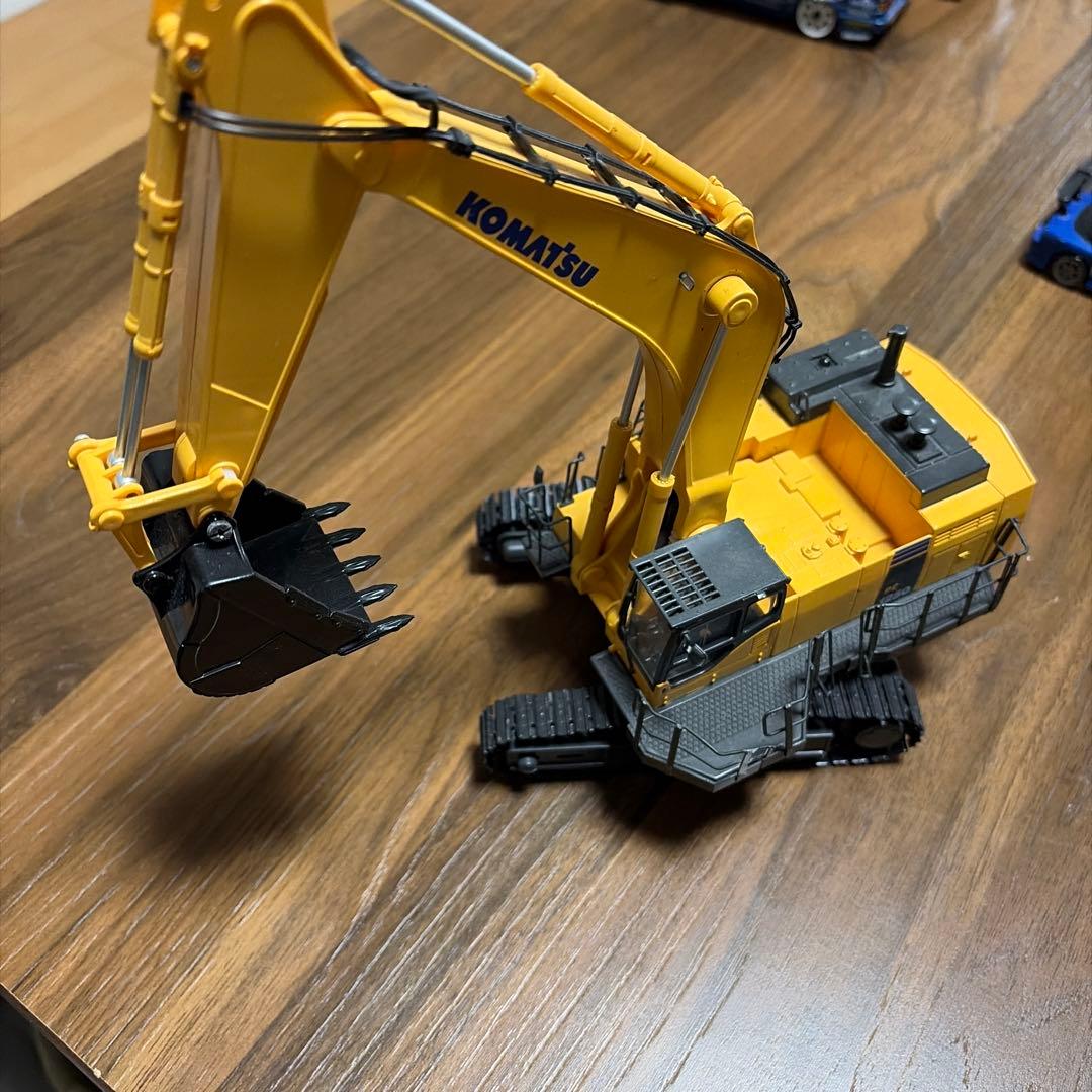 京商の1/50スケール、コマツ油圧ショベル「PC1250-8」のラジコンです