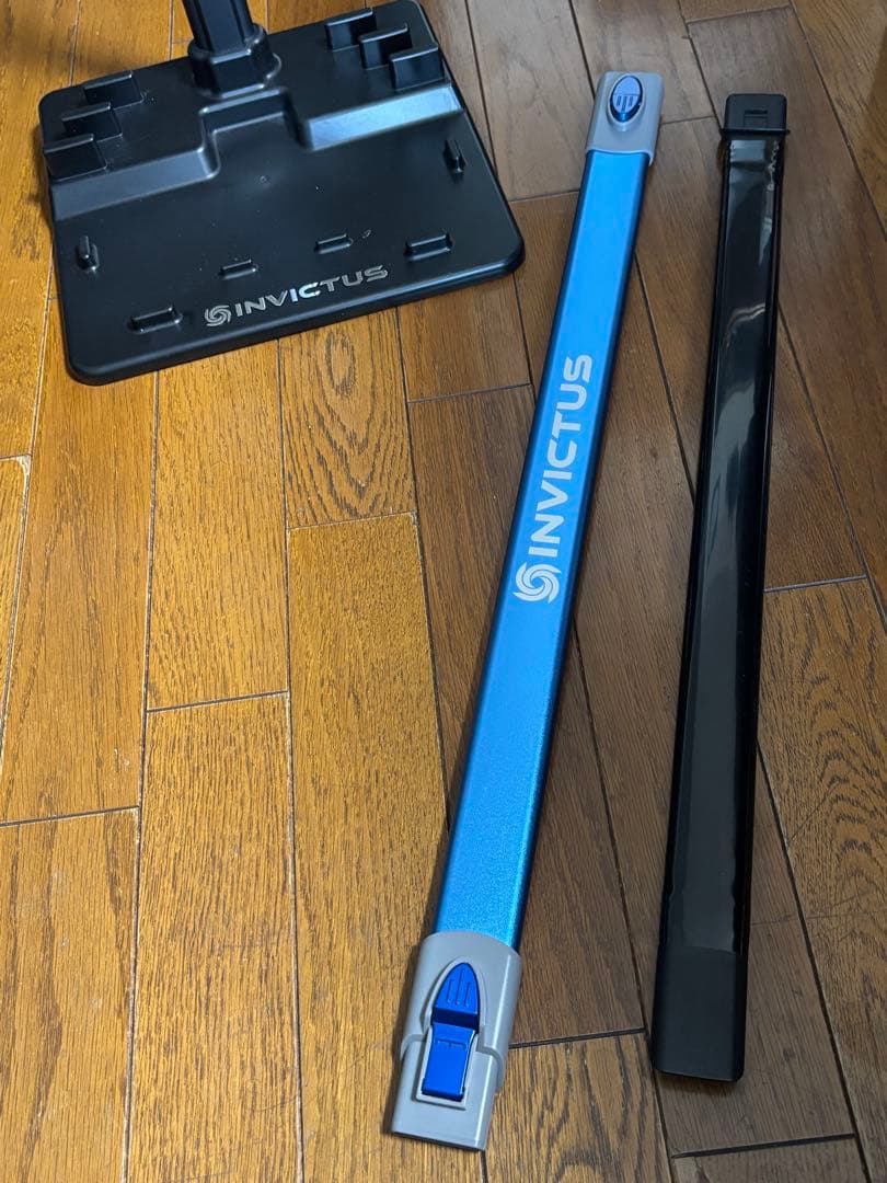 INVICTUS ONE V2 スティッククリーナー本体とアタッチメントセット