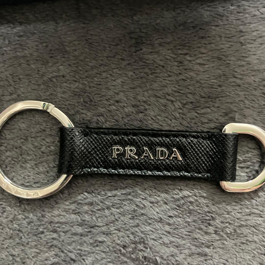 新品未使用　プラダ　キーホルダー　ストラップ　サフィアーノレザー　0708