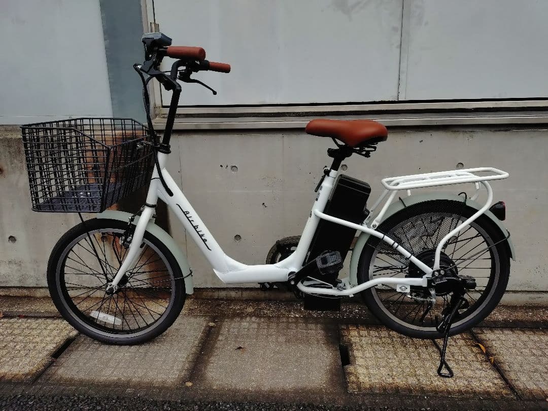 ホワイト 電動アシスト自転車 シティタイプ 20㌅ シマノ6段変速機搭載 美品