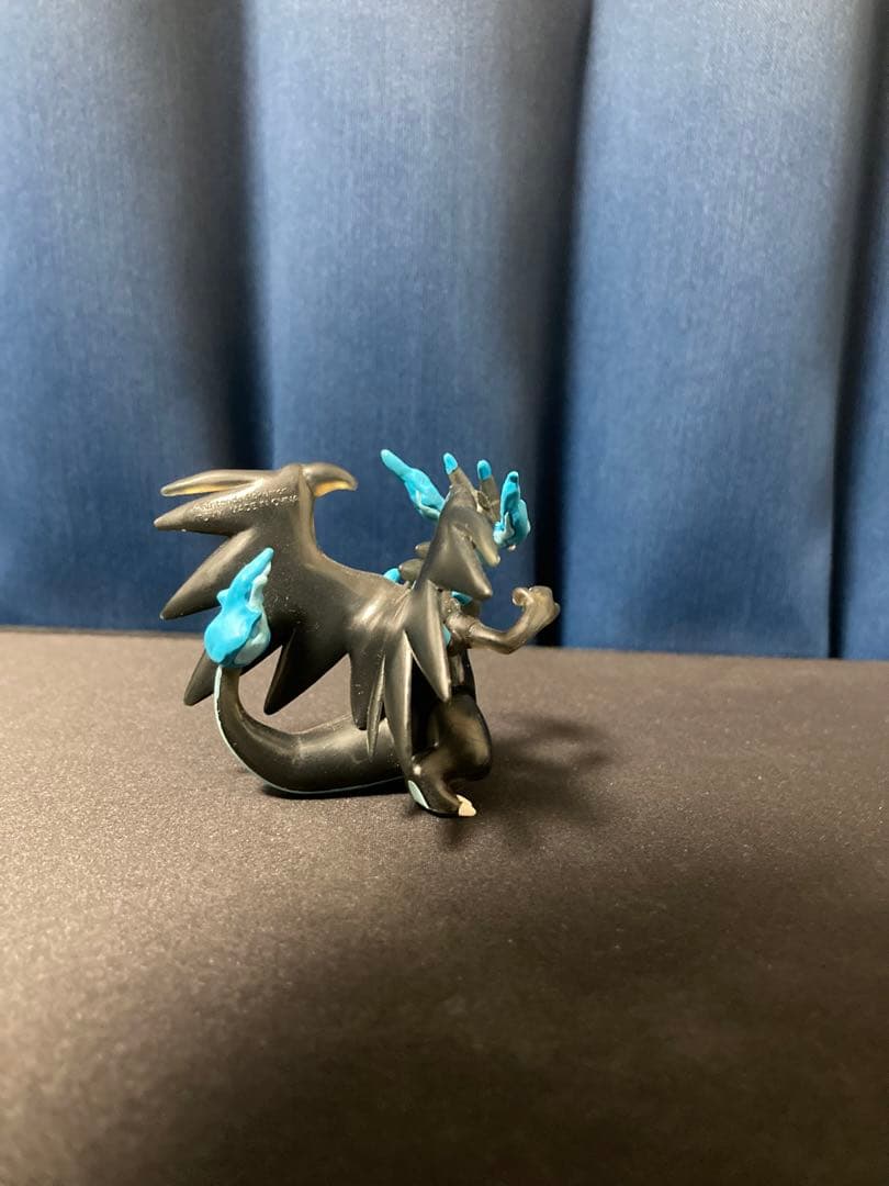 リザードン フィギュア 黒と青